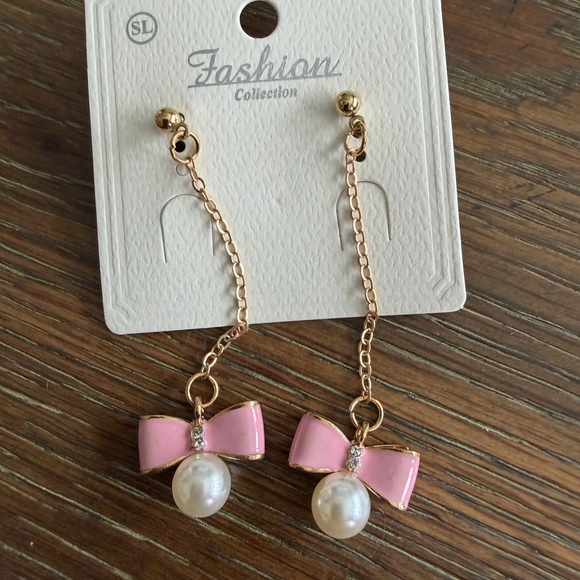 Jewelry - Pink Bow and Pearl Drop Earrings MAKE BUNDLES TO REDUCE PRICE AND SHIPPING 😊